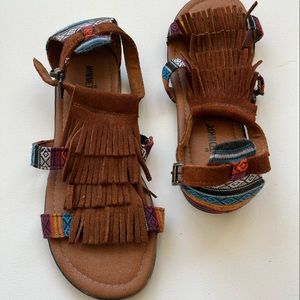 Minnetonka “Maui” Sandals with fringe detail. Size 7